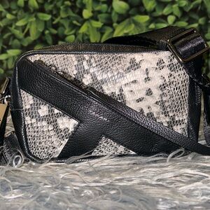 T TAHARI “ICON” Snakeskin Print Black & Gray Crossbody Bag EUC